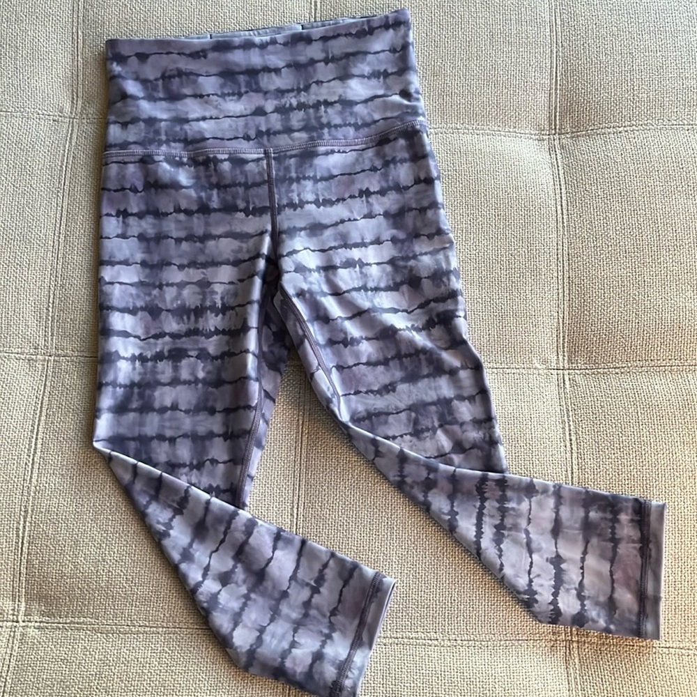 Athleta Elation Printed Capri. XSP